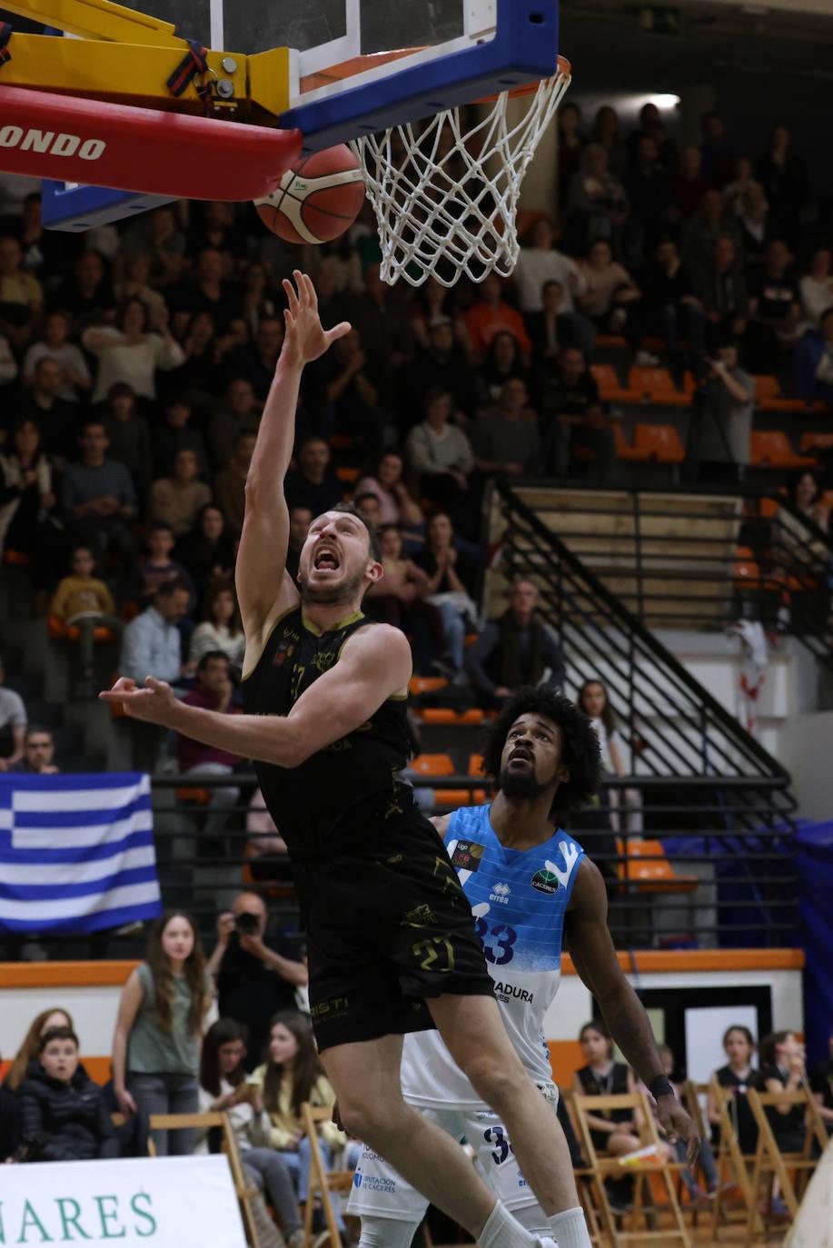 Las mejores imágenes del Iraurgi-Cáceres