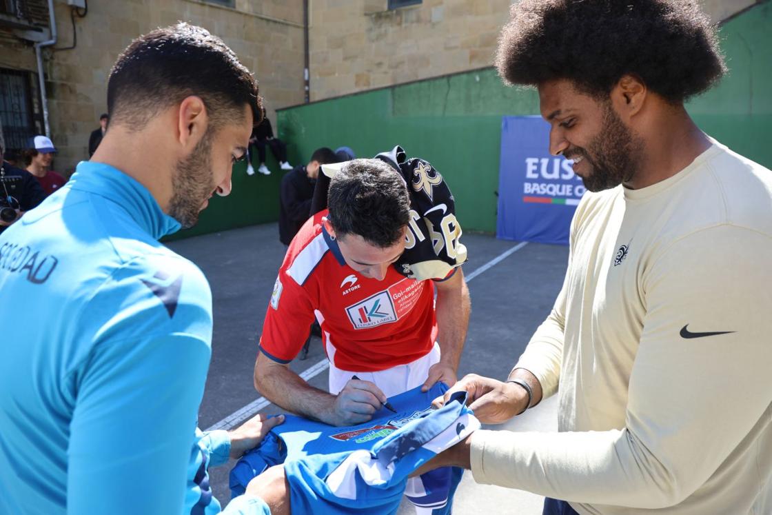 Una estrella de la NFL, de visita en San Sebastián