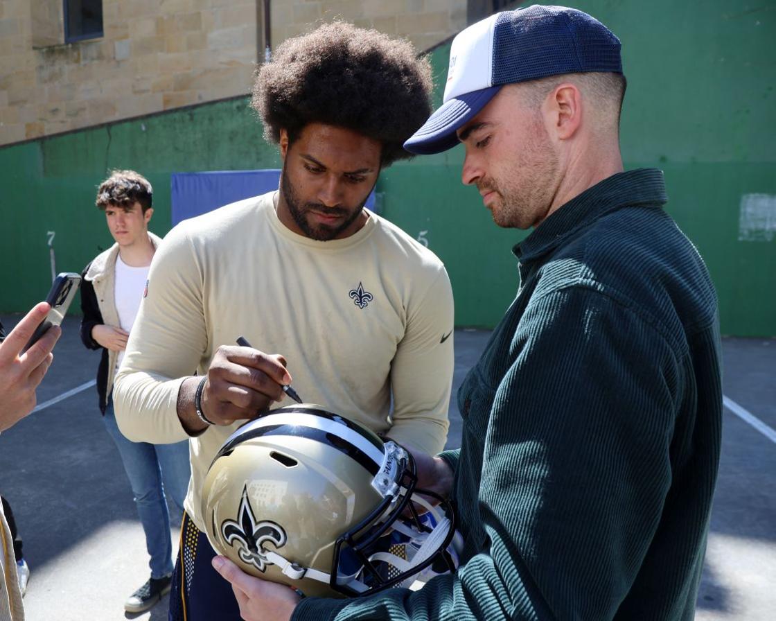 Una estrella de la NFL, de visita en San Sebastián