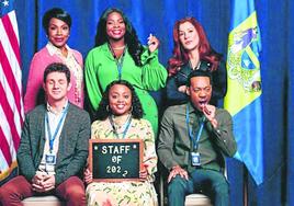 Plantel de protagonistas de la divertida y exitosa comedia 'Colegio Abbott'.