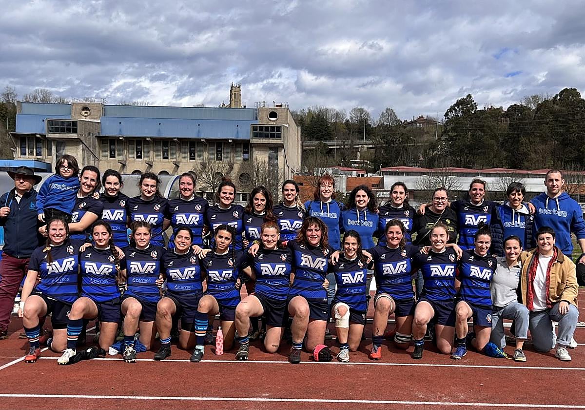 El AVK Bera Bera posa en el miniestadio de Anoeta.