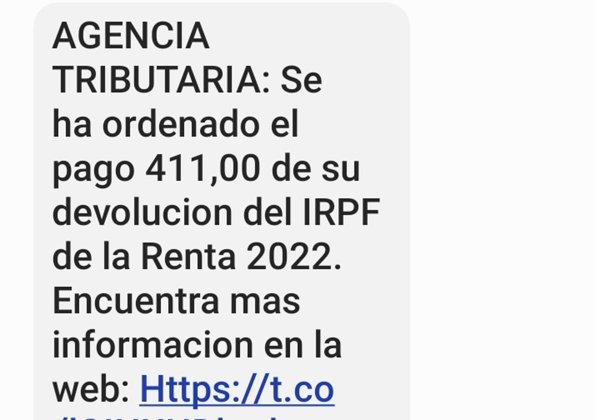 Formato del SMS fraudulento que están recibiendo decenas de contribuyentes.