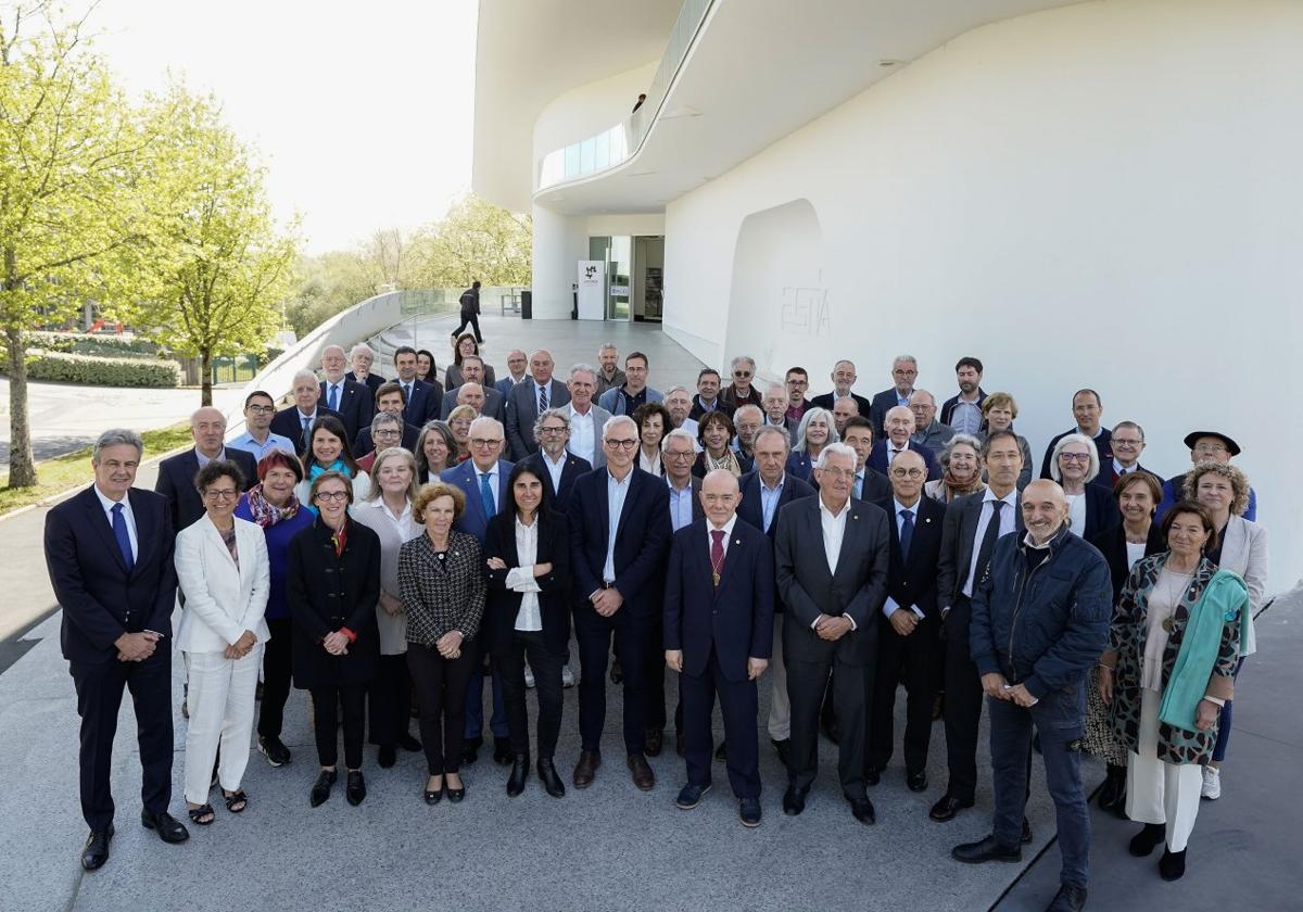 El primer pleno del año de Jakiunde reunió a sus académicos y nuevas incorporaciones en Bidart.