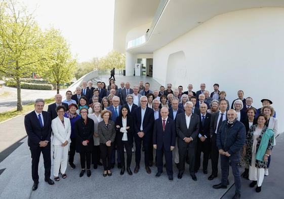 El primer pleno del año de Jakiunde reunió a sus académicos y nuevas incorporaciones en Bidart.