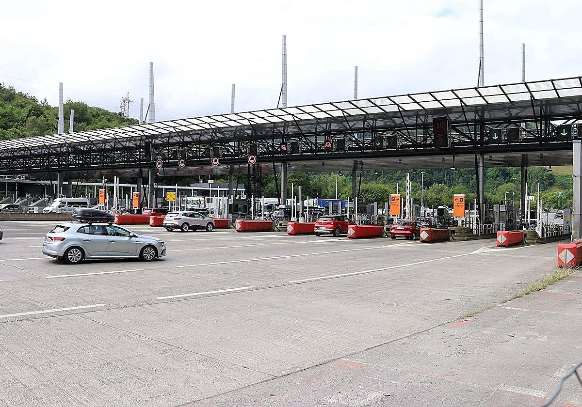 Peaje de Biriatou donde los agentes de adauanas dieron el alto a los sospechosos.