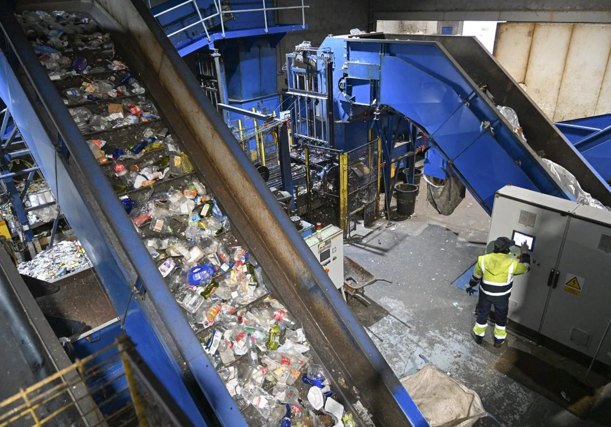 Contenedores de Reciclaje I Relevo I Bolsas de Basura Plástico Reciclado
