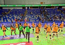 El baile de las jugadoras del Bera Bera tras proclamarse campeonas de la Copa de la Reina