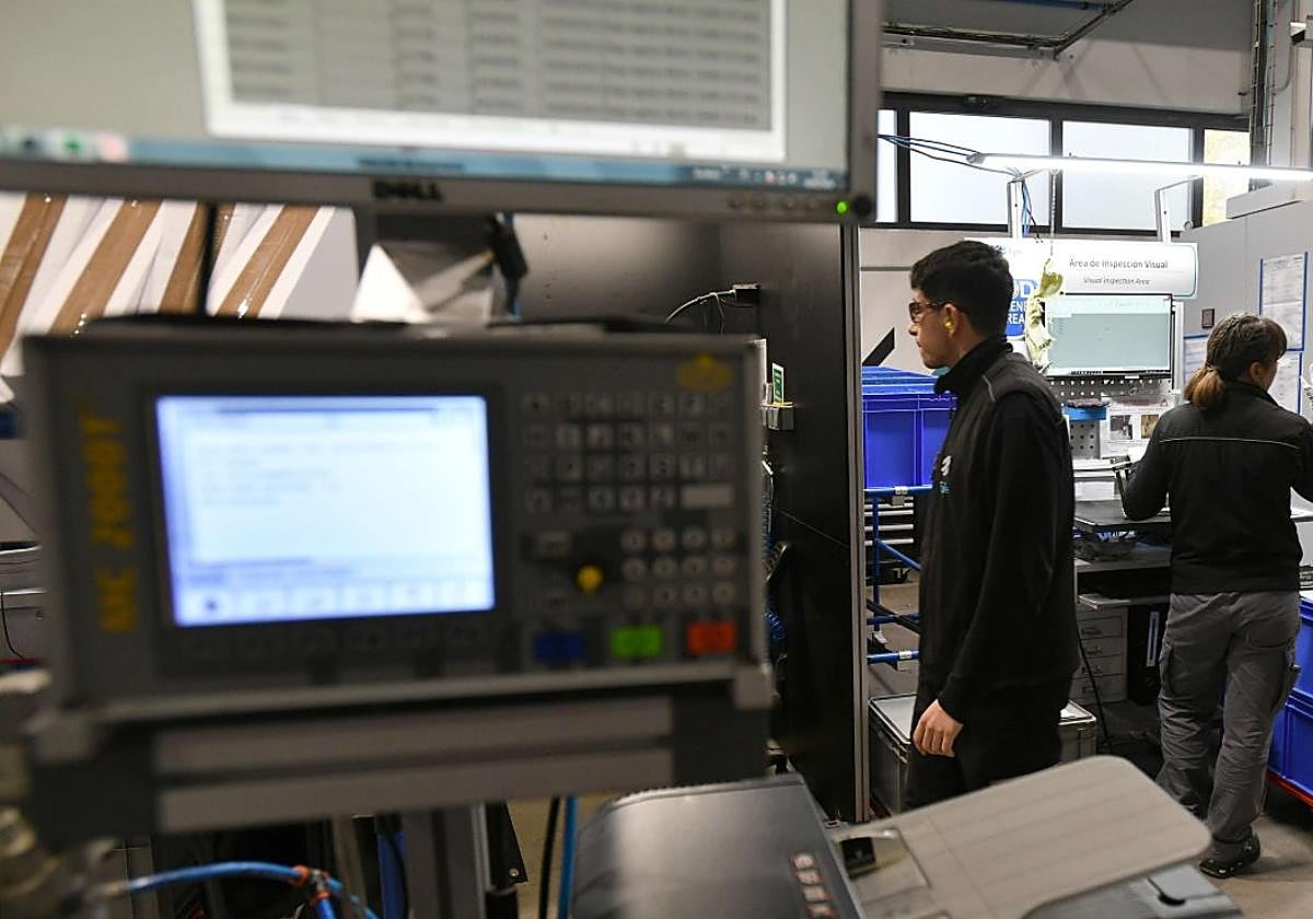 Actividad en una industria guipuzcoana.