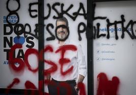 Tres batzokis de Donostia han amanecido aparecen con pintadas en favor de los presos de ETA que estaban en huelga de hambre.