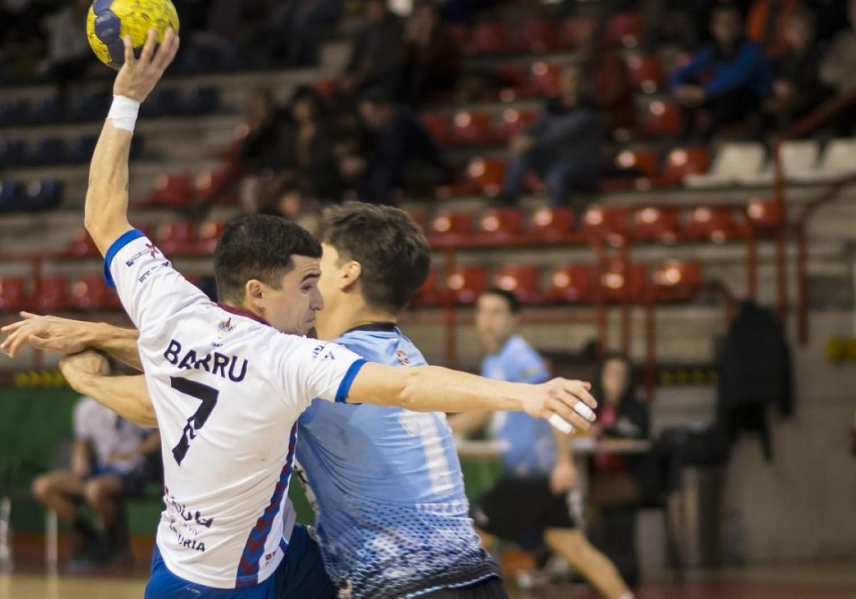 Jon Barruetabeña volvió a ser el máximo goleador del Mecalbe Eibar ante el Tarazona.