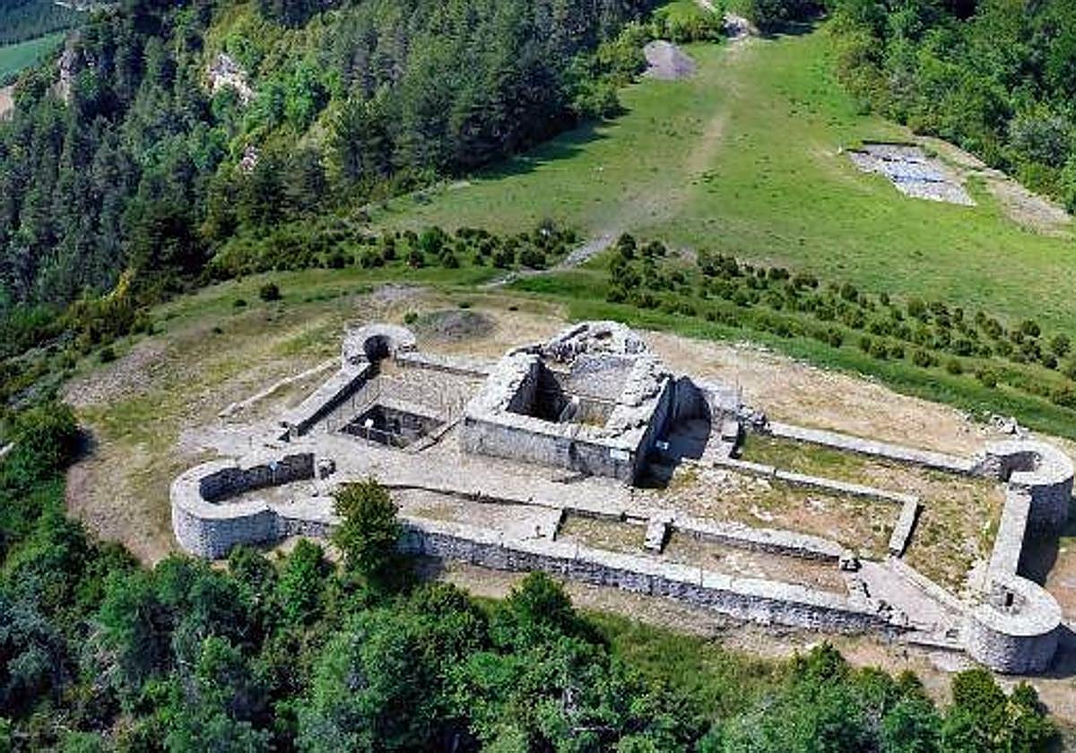 Vista aérea del conjunto arqueológico de Irulegi