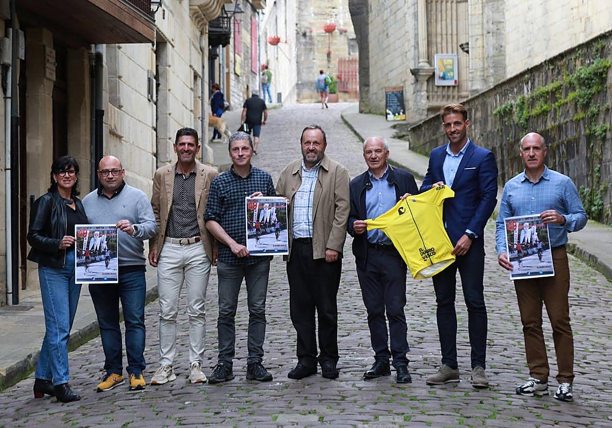 Presentación de la Vuelta al Bidasoa, ayer en Hondarribia.
