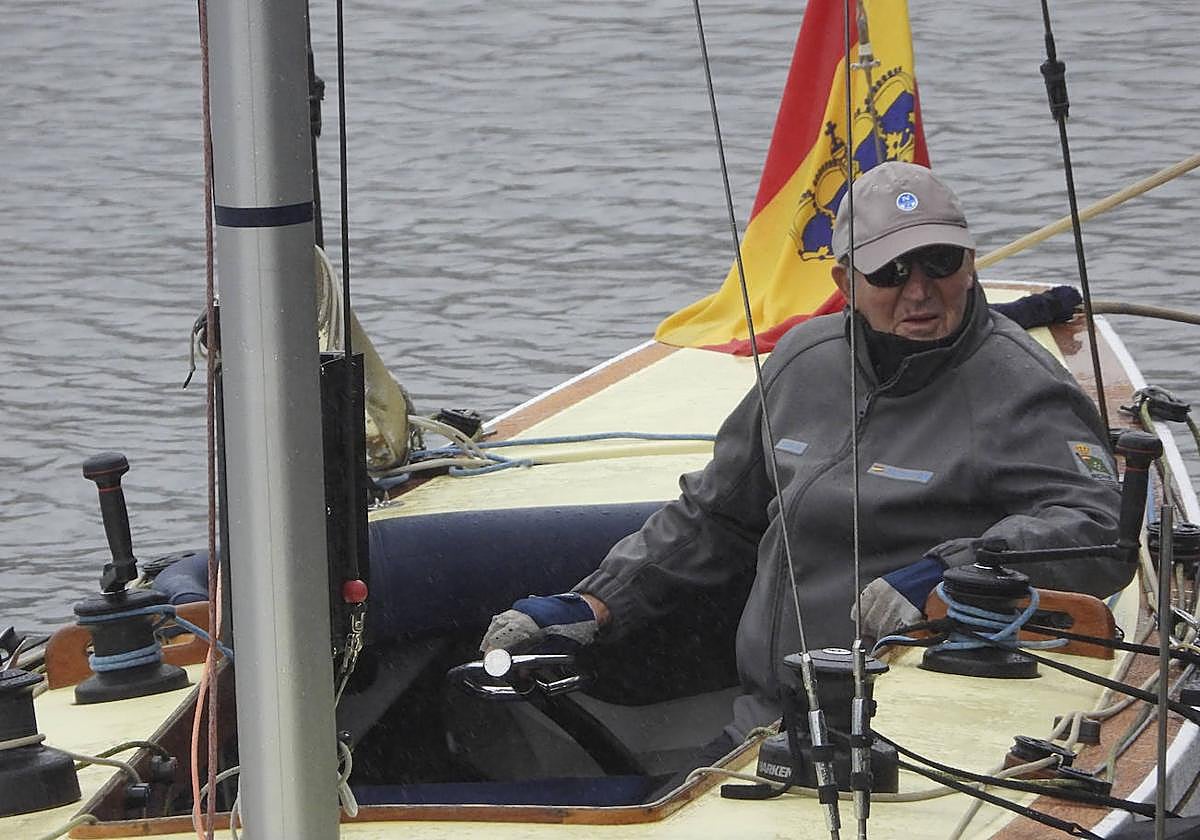 El rey emérito Juan Carlos I durante su estancia en Sansenxo.