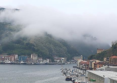 Imagen secundaria 1 - La niebla marina entrando por Igeldo, Pasaia y Ulía