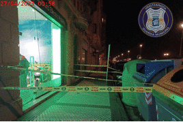 Cristalera de Lurauto reventada por los atacantes.