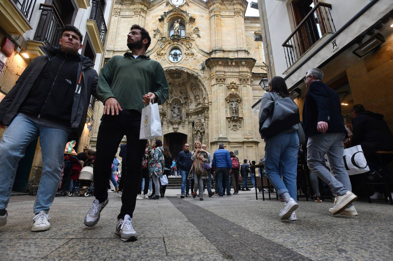 Gipuzkoa se llena de turistas por el puente del primero de mayo