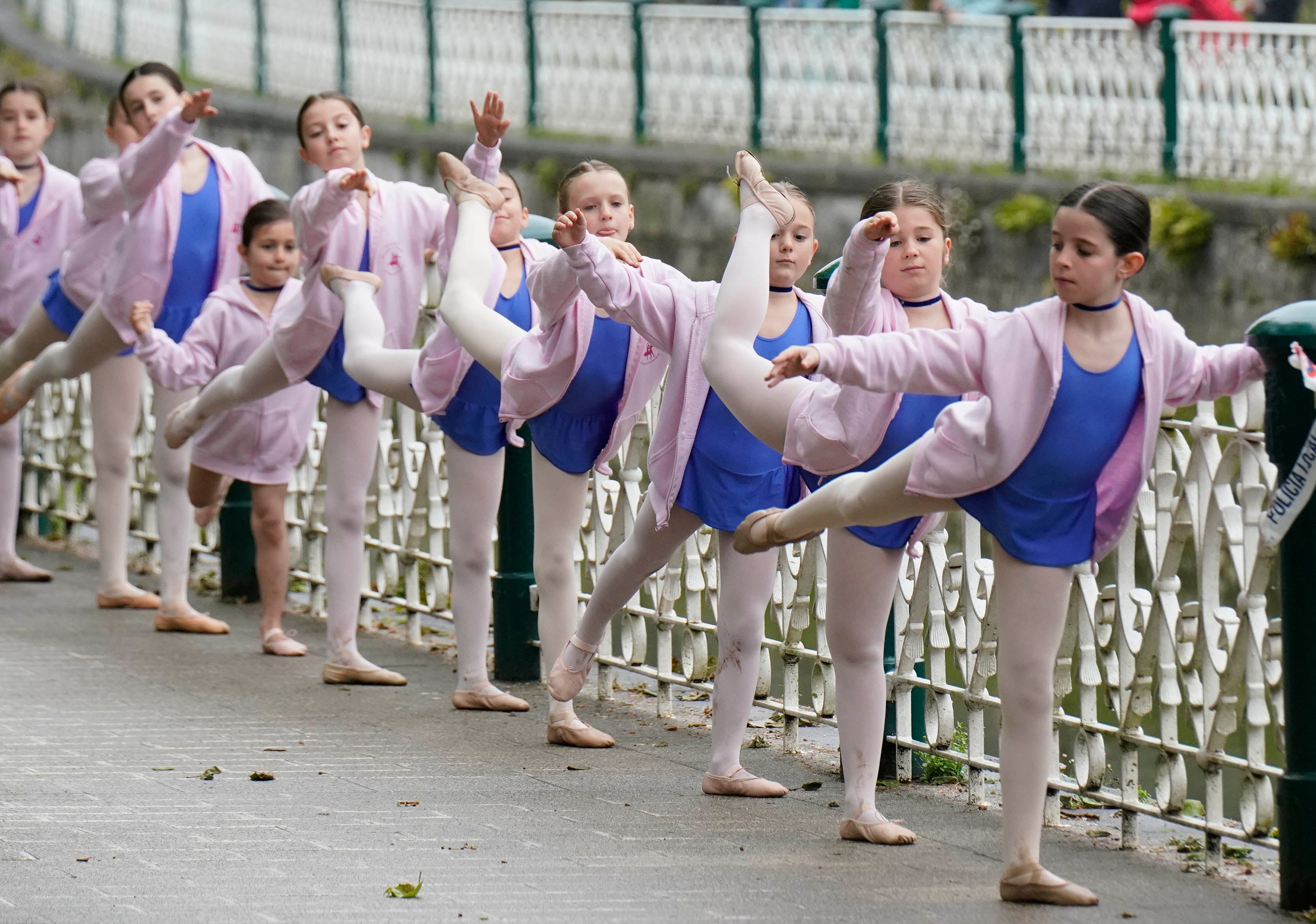 Baile sobre el canal de Dunboa
