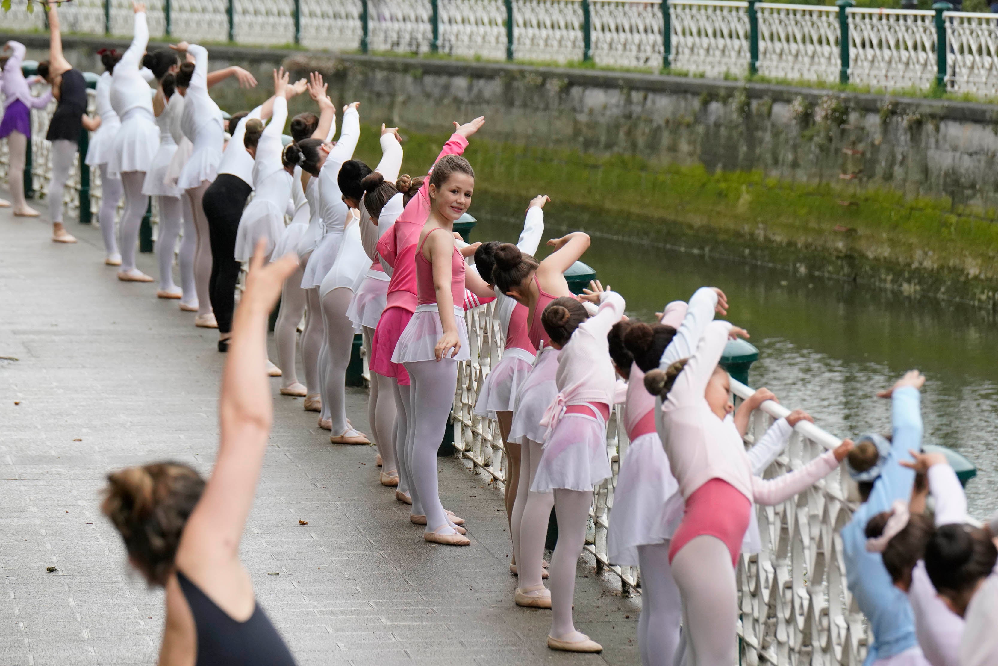 Baile sobre el canal de Dunboa