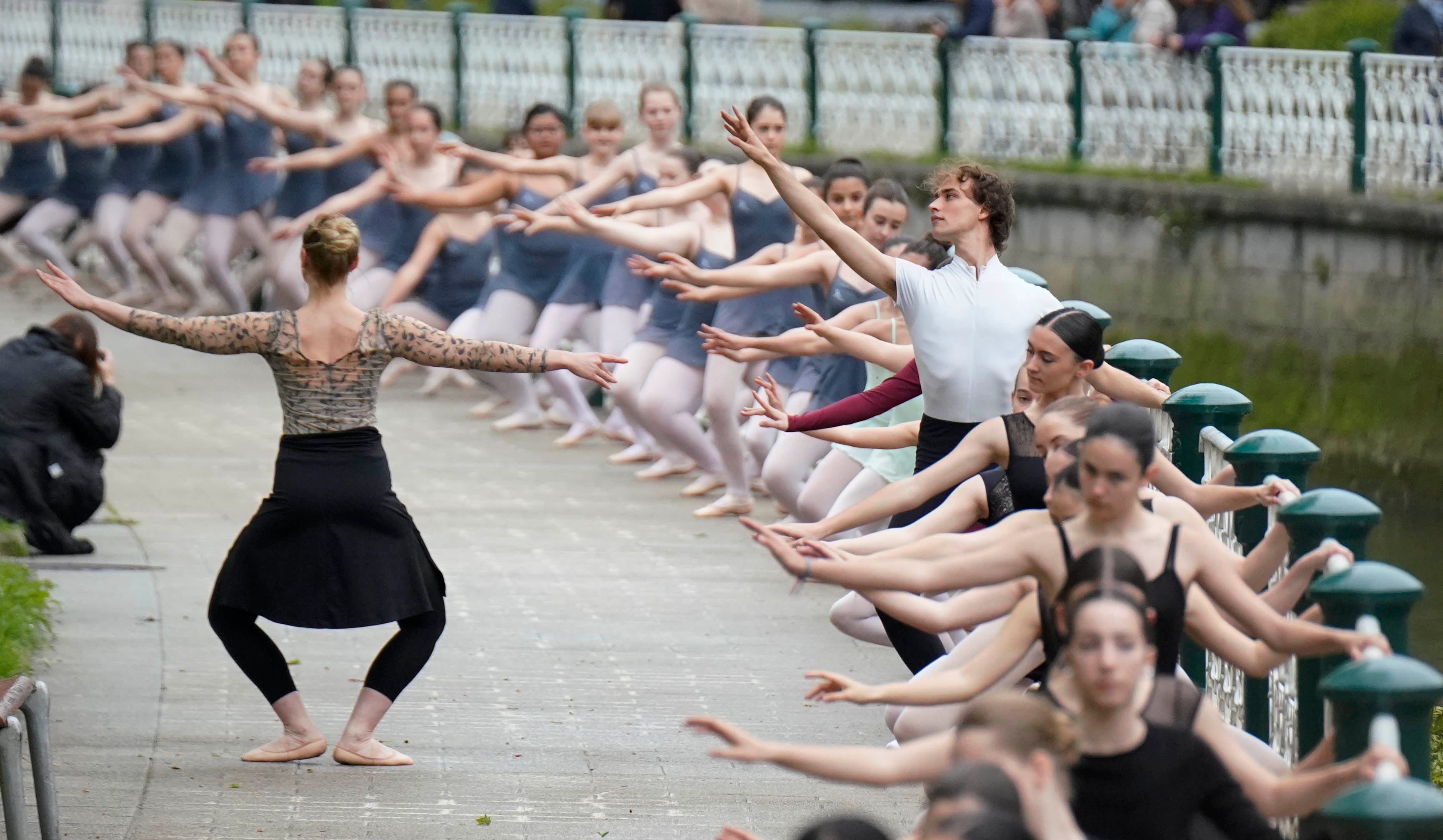 Baile sobre el canal de Dunboa