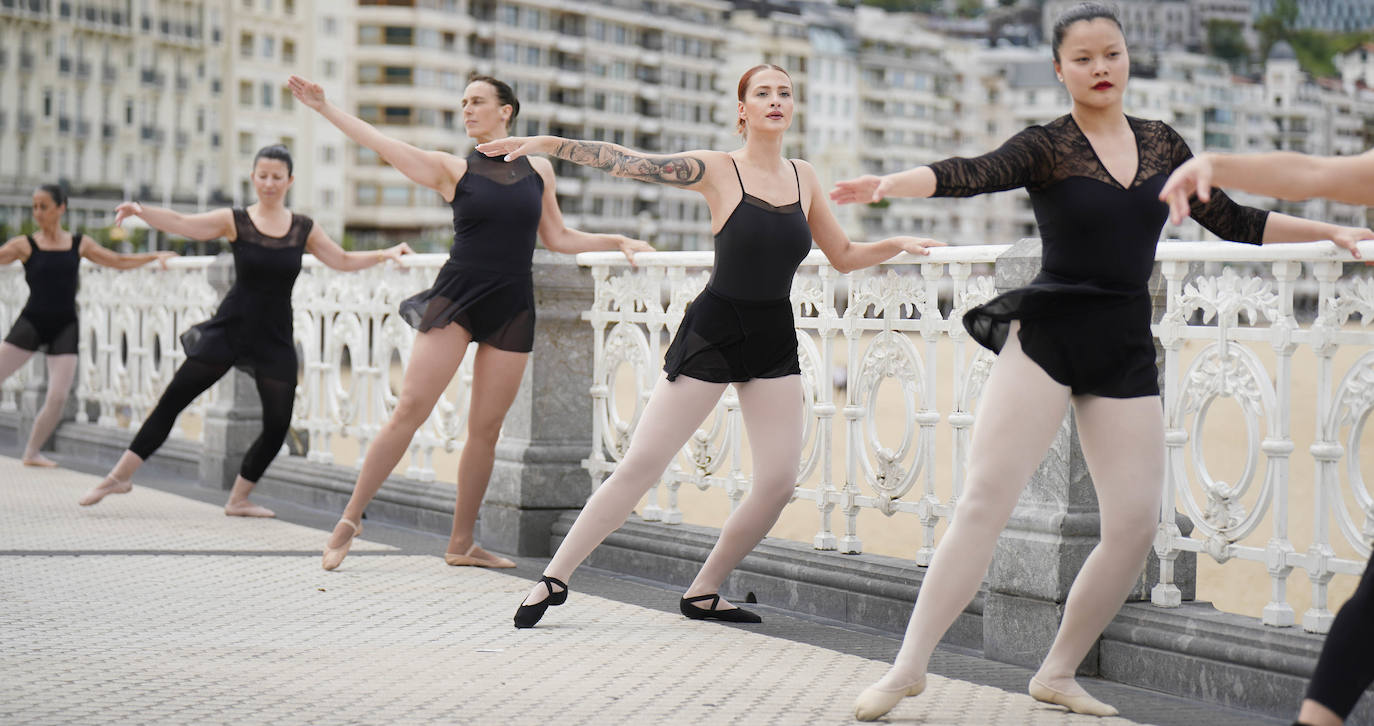 Danza en la barandilla de La Concha