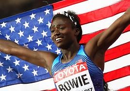 La atleta fallecida Tori Bowie, celebrando el campeonato del mundo logrado en Londres en 2017.