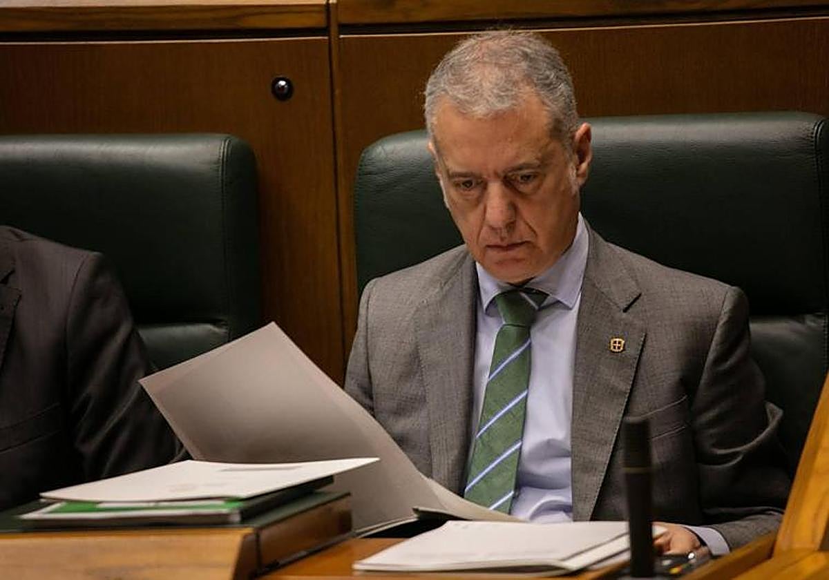 El lehendakari, Iñigo Urkullu, durante un pleno en el Parlamento vasco.