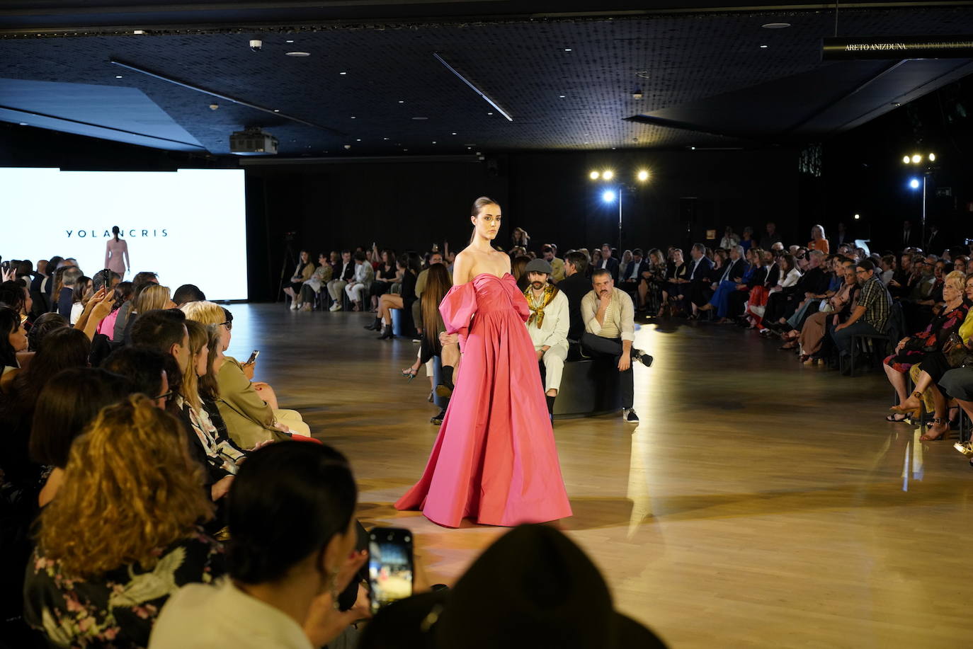 Diez estrellas deslumbran en Balenciaga