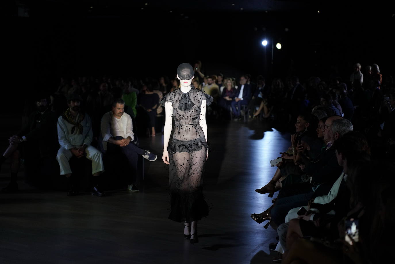 Diez estrellas deslumbran en Balenciaga