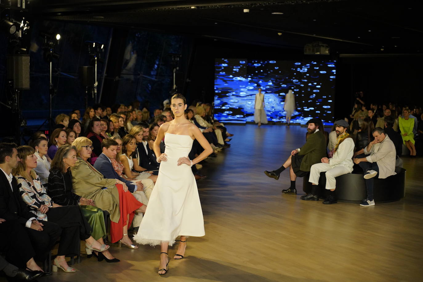 Diez estrellas deslumbran en Balenciaga