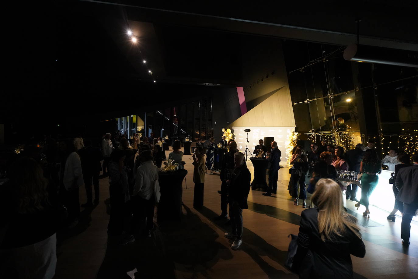 Diez estrellas deslumbran en Balenciaga