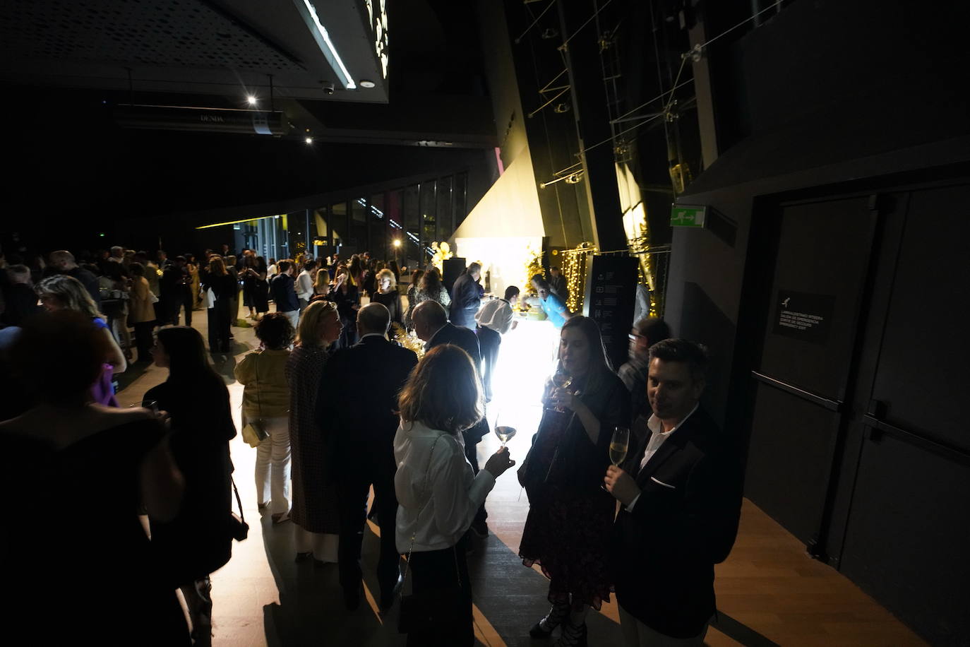 Diez estrellas deslumbran en Balenciaga