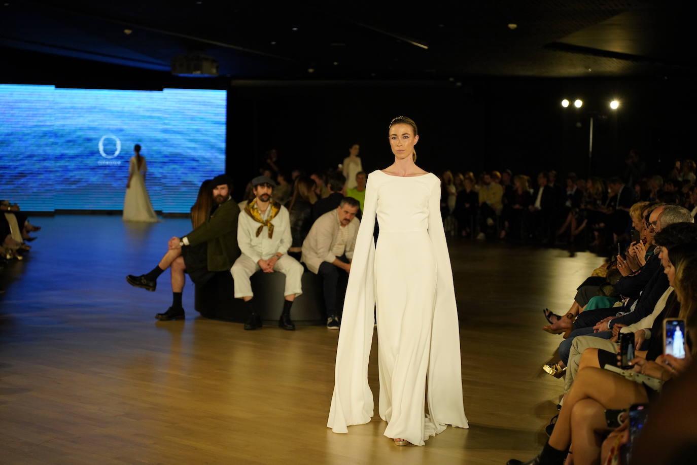 Diez estrellas deslumbran en Balenciaga