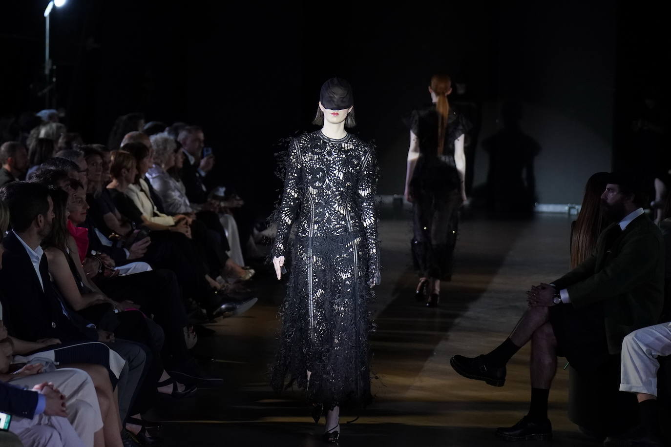 Diez estrellas deslumbran en Balenciaga