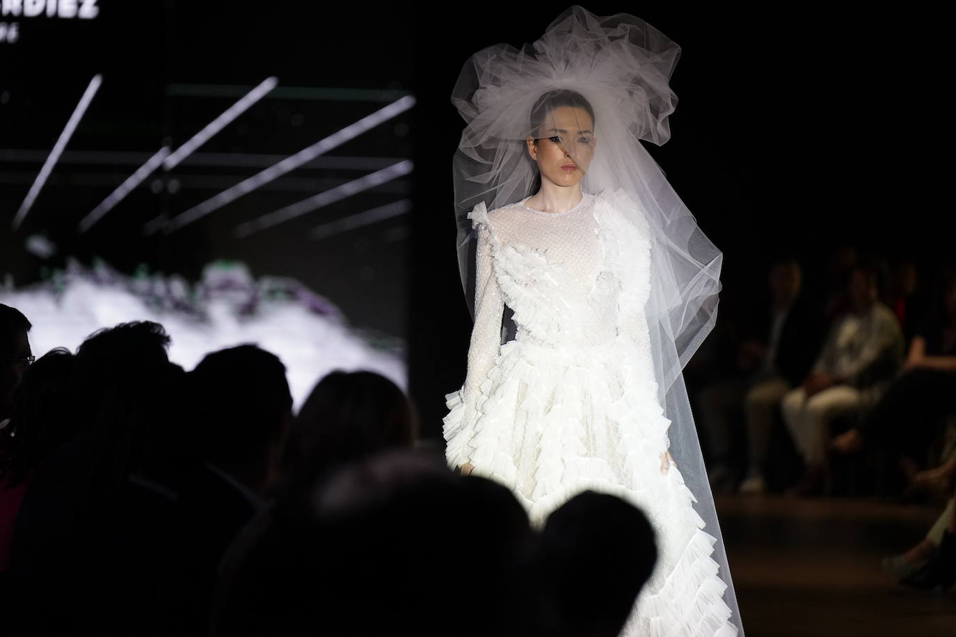 Diez estrellas deslumbran en Balenciaga