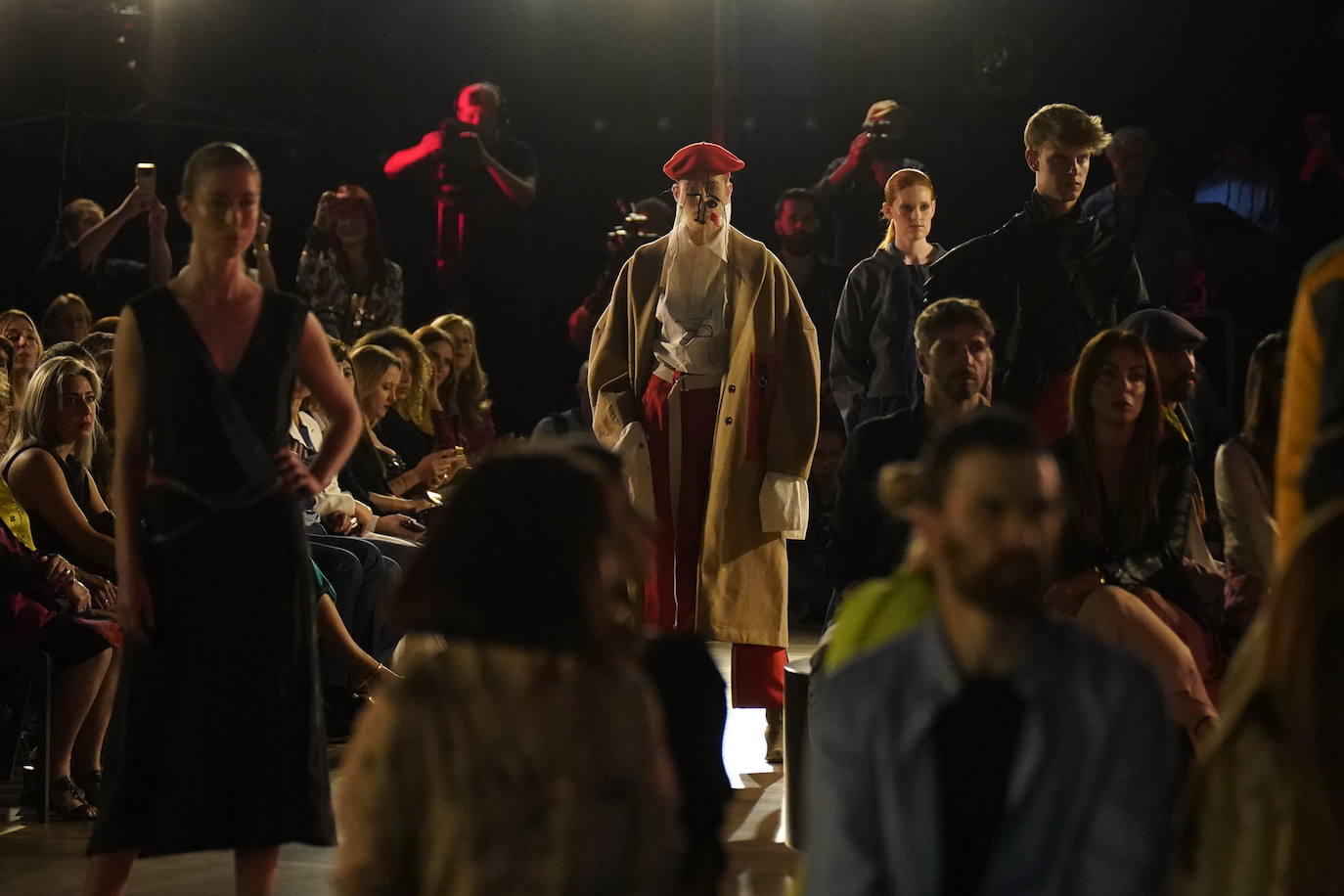 Diez estrellas deslumbran en Balenciaga