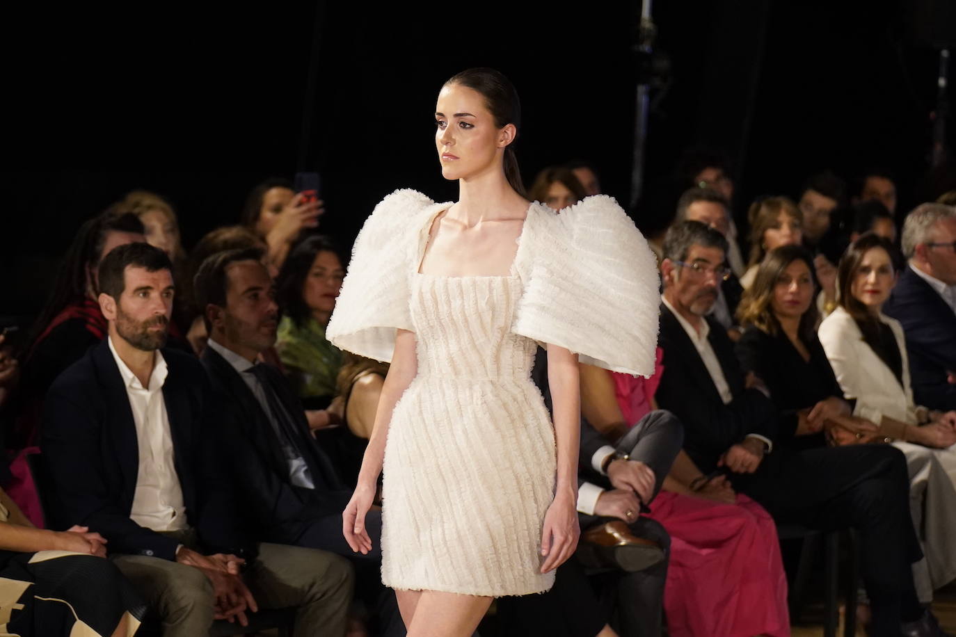 Diez estrellas deslumbran en Balenciaga