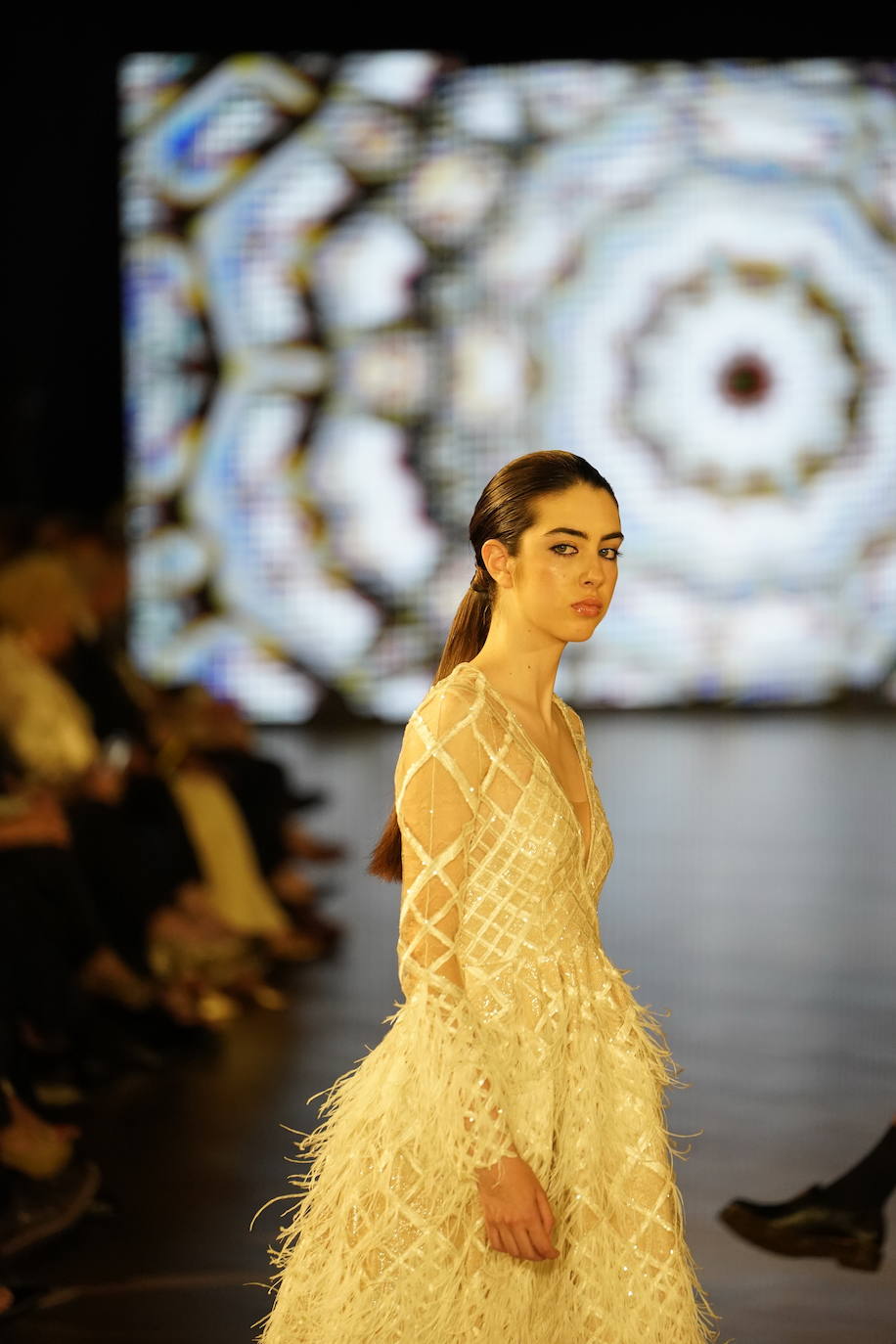 Diez estrellas deslumbran en Balenciaga