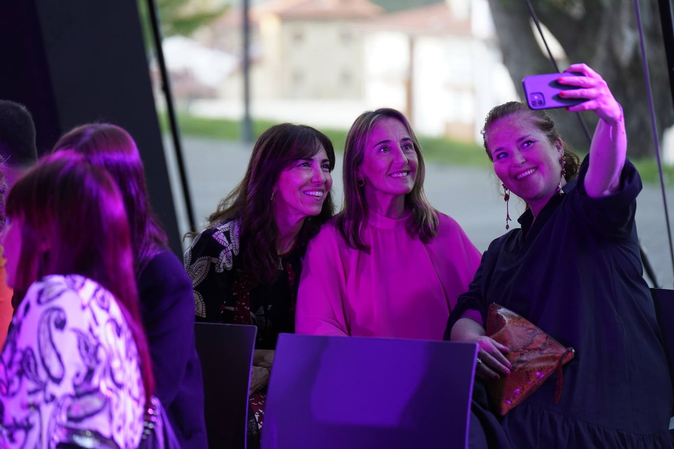 Diez estrellas deslumbran en Balenciaga