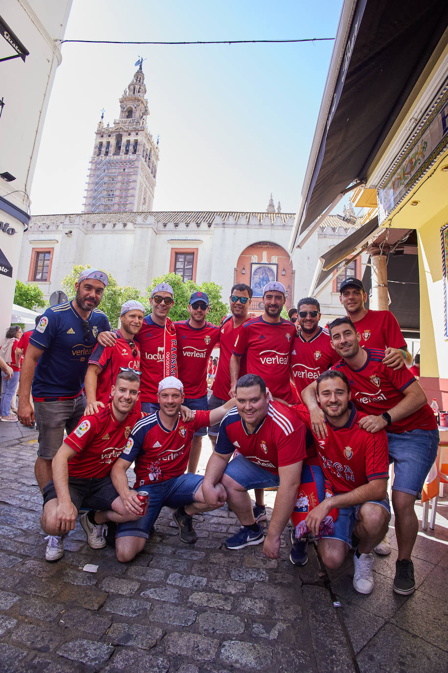 La afición de Osasuna toma Sevilla