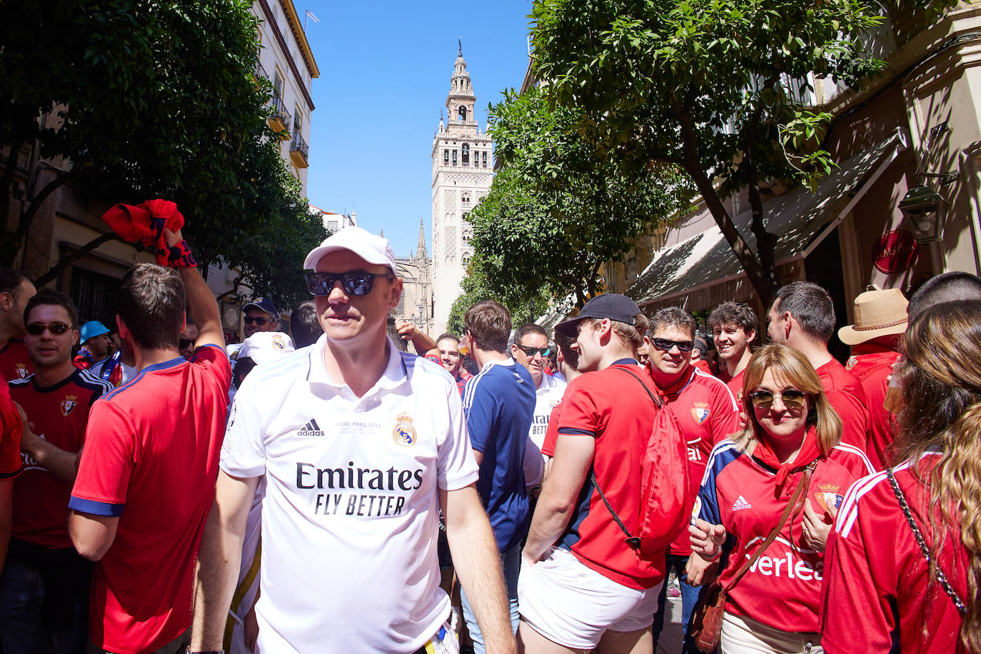 La afición de Osasuna toma Sevilla