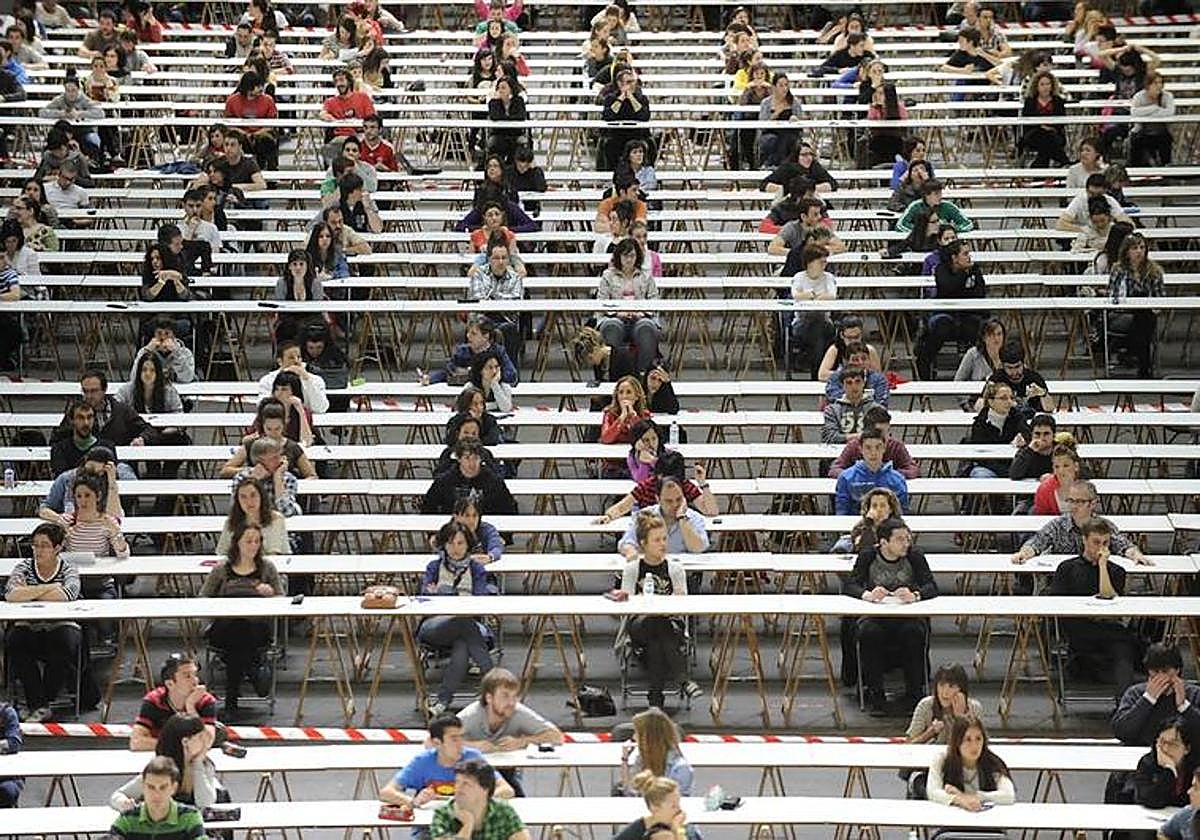 «Se busca un chico que haga por mí el examen de euskera; pago 2.000 euros»