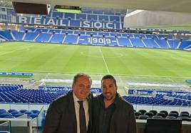 Jokin Aperribay en el palco del Reale Arena junto a Francisco Pérez