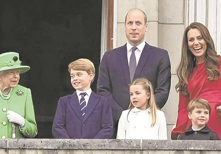 Jubileo de la reina Isabel II en 2022 con la princesa luciendo la prenda exterior de Amaia Kids.