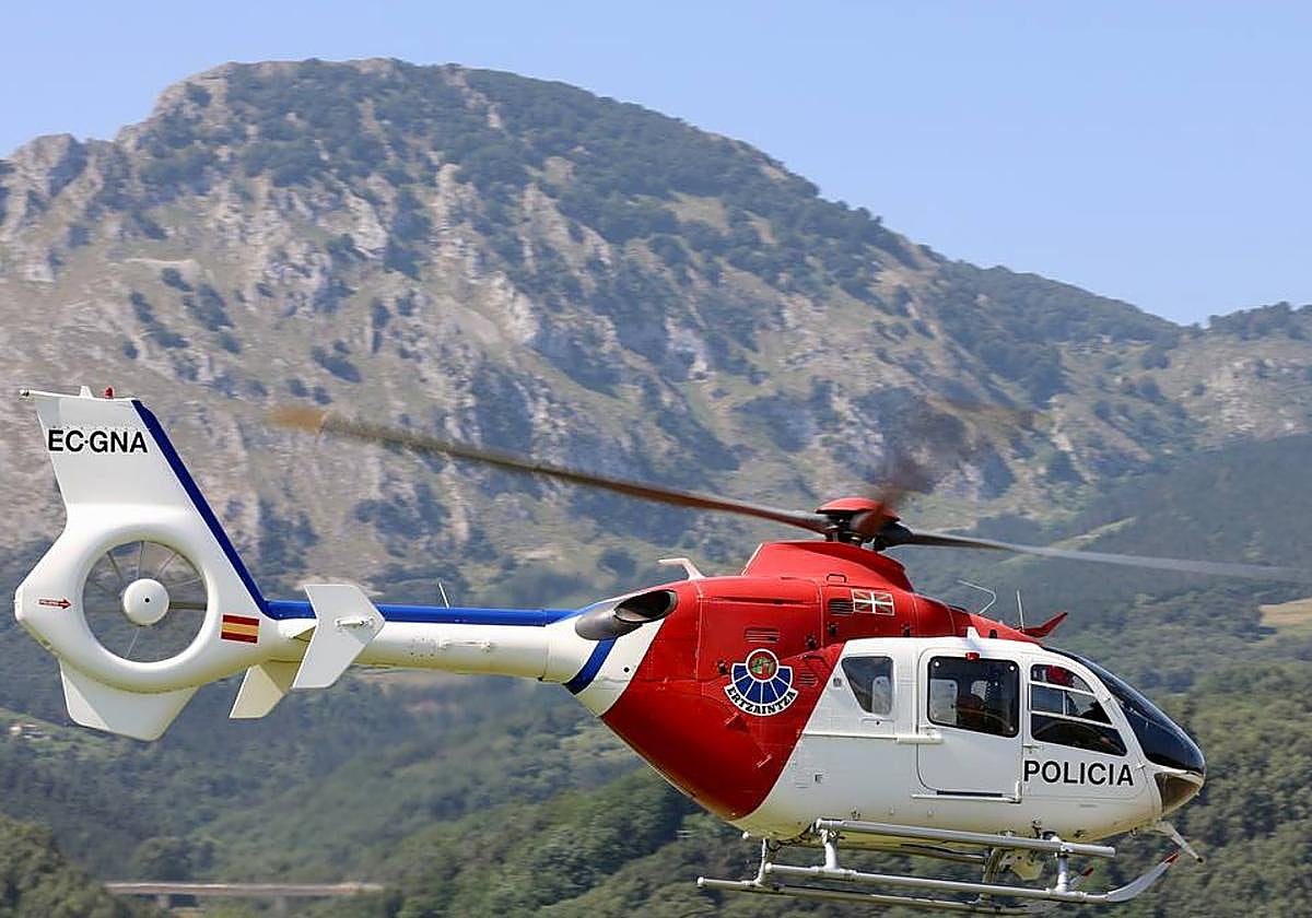 Helicóptero de la Unidad de Vigilancia y Rescate de la Ertzaintza