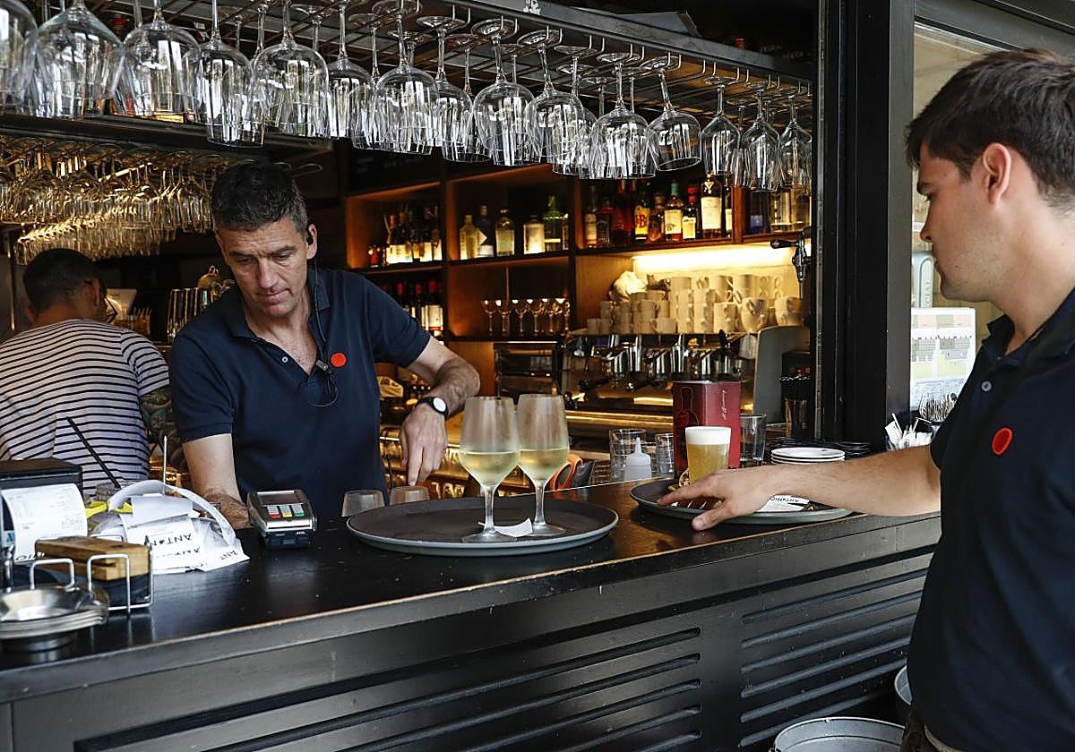 El convenio de Hostelería, uno de los acordados en abril, incluye subidas por encima del IPC.