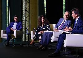 Imagen de los participantes en la mesa redonda organizada por la patronal vizcaína.