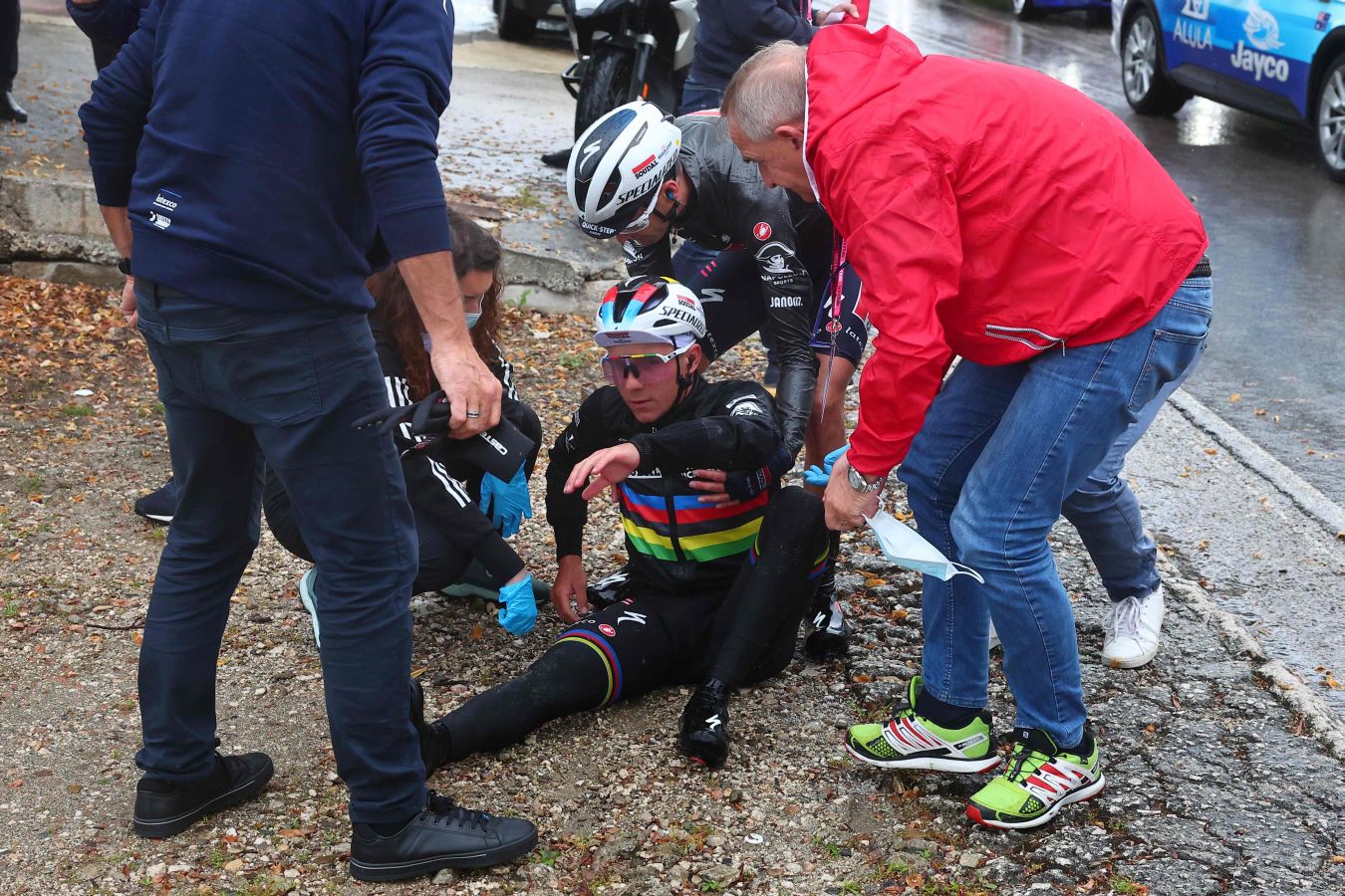 El caótico sprint del Giro de Italia, en imágenes