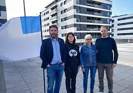 Víctor Lasa, Lidia Ucher, Arantza González y Jon Tamayo, este viernes en Altza.