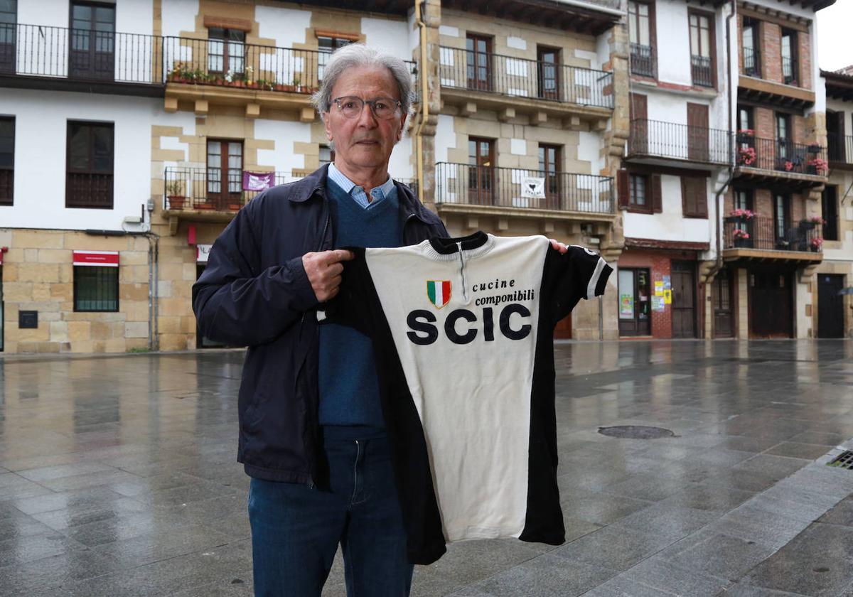 1971. El oiartzuarra, con el maillot amarillo de la Vuelta aEspaña, conquistado en Bilbao.