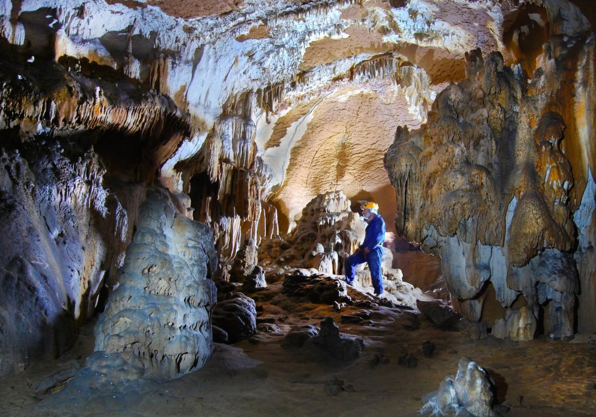 La cueva de Aitzbeltz, uno de los tesoros naturales de Mendaro.